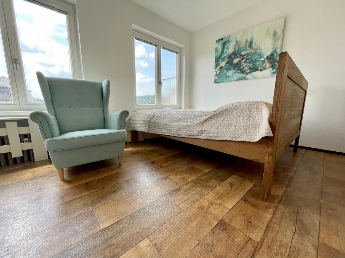 Cool Studio Apartment Praha Bagian luar foto