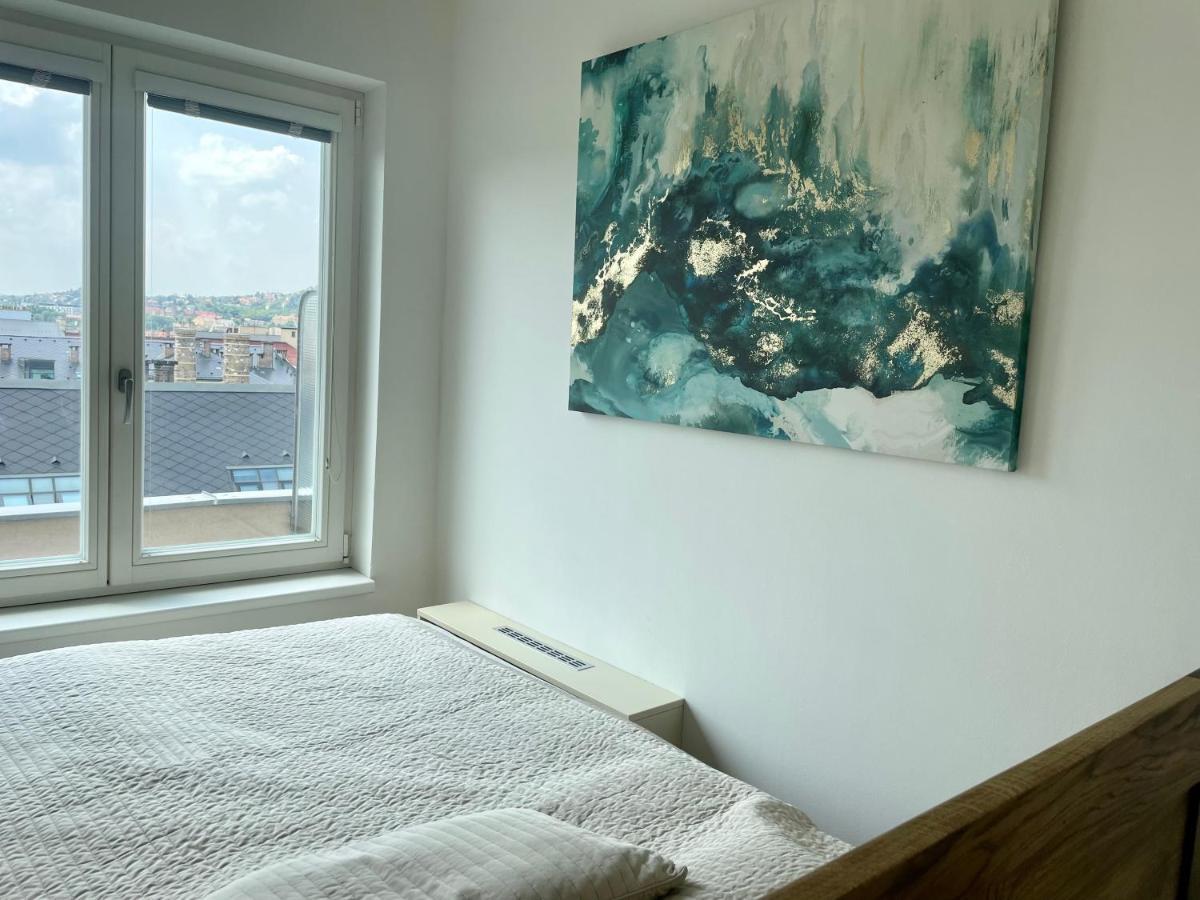 Cool Studio Apartment Praha Bagian luar foto
