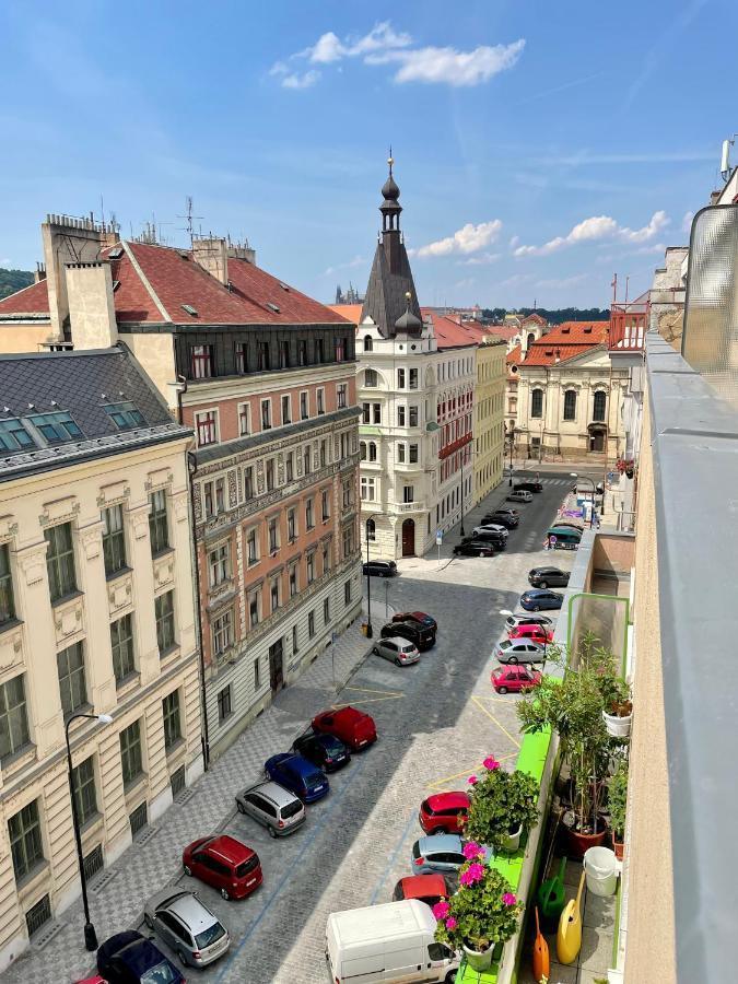 Cool Studio Apartment Praha Bagian luar foto