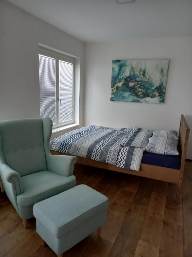 Cool Studio Apartment Praha Bagian luar foto