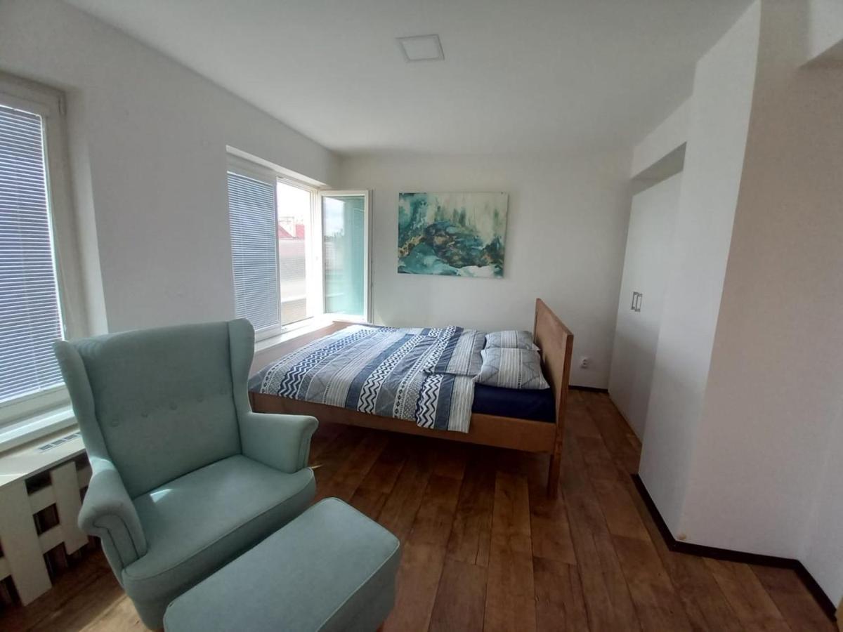 Cool Studio Apartment Praha Bagian luar foto