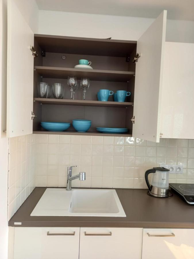 Cool Studio Apartment Praha Bagian luar foto