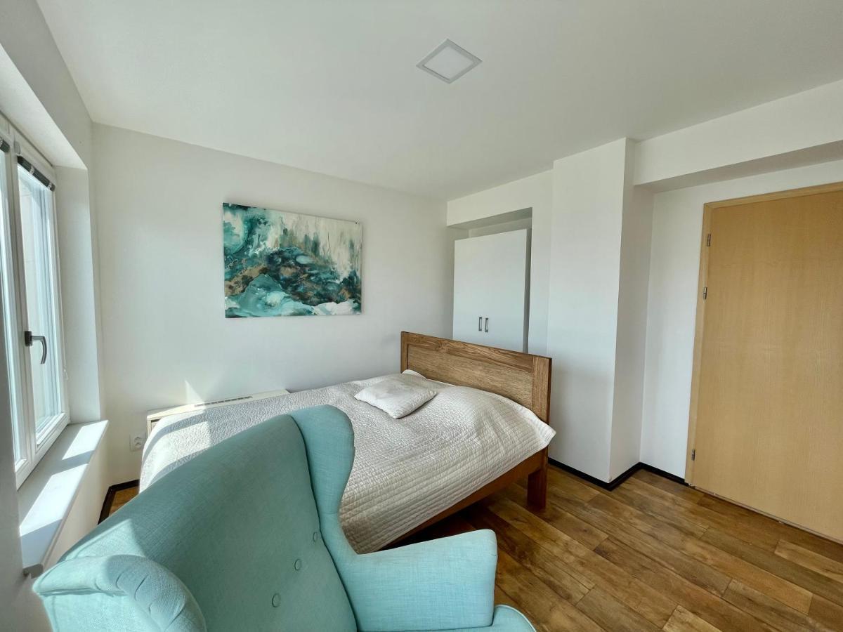 Cool Studio Apartment Praha Bagian luar foto
