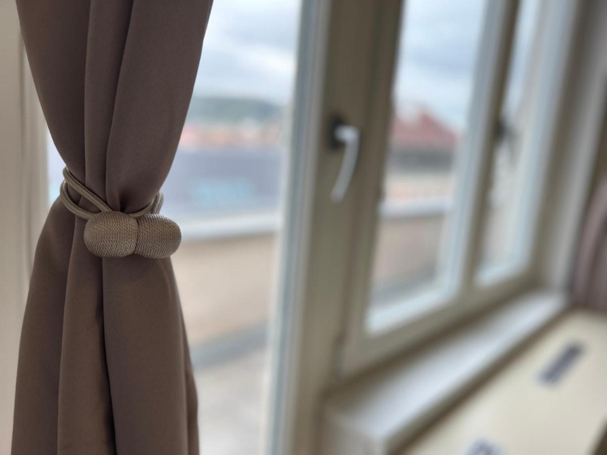 Cool Studio Apartment Praha Bagian luar foto