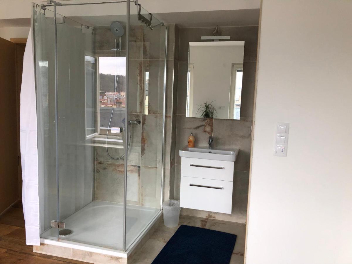 Cool Studio Apartment Praha Bagian luar foto