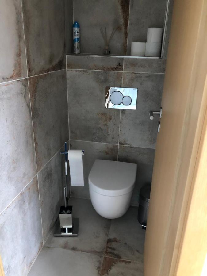 Cool Studio Apartment Praha Bagian luar foto