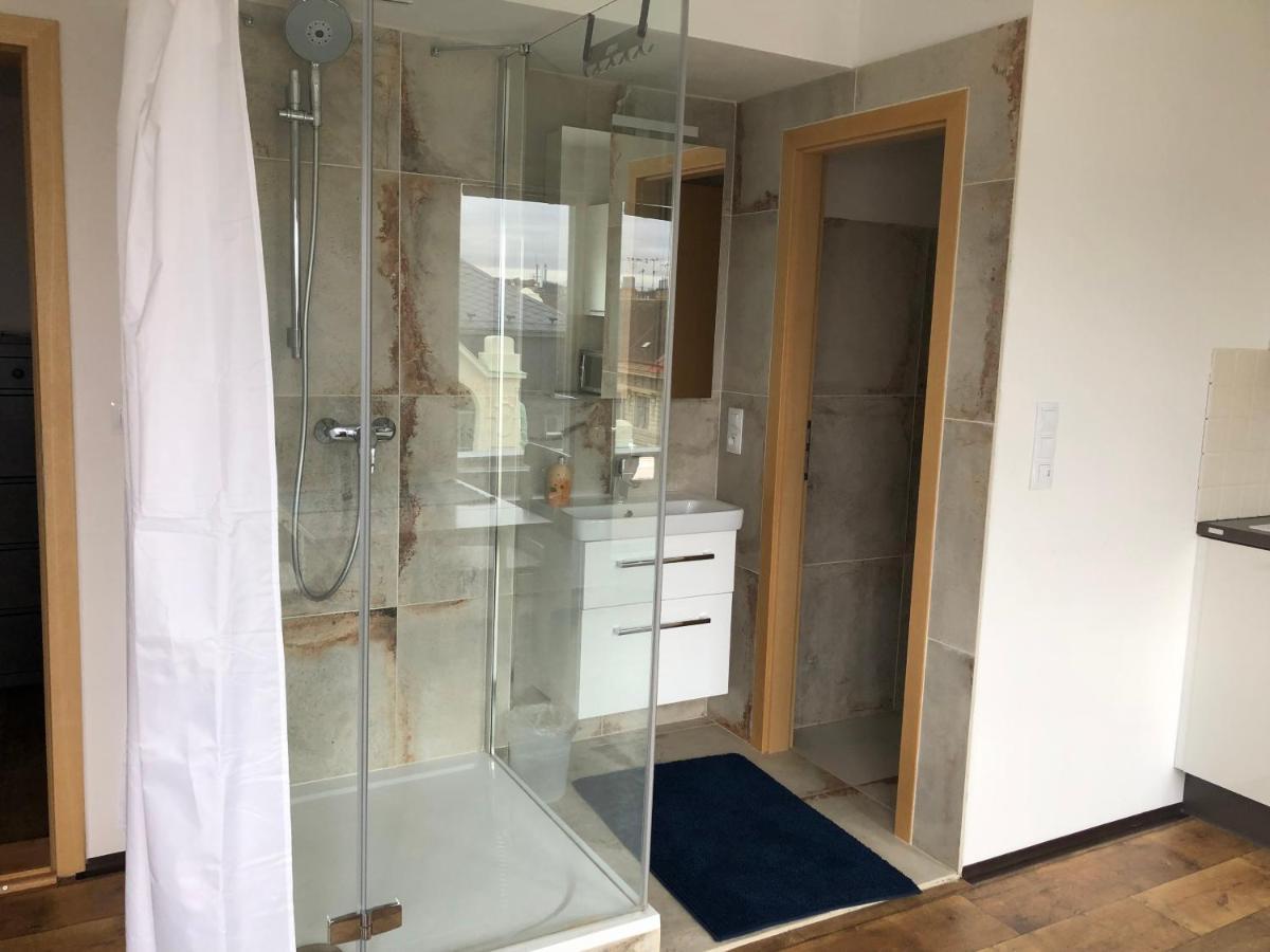 Cool Studio Apartment Praha Bagian luar foto