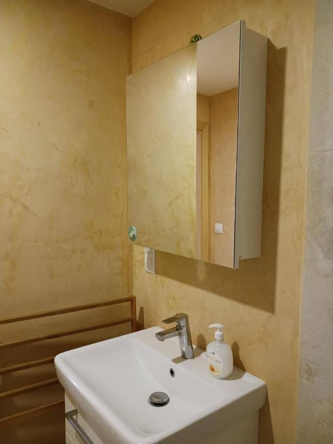 Cool Studio Apartment Praha Bagian luar foto
