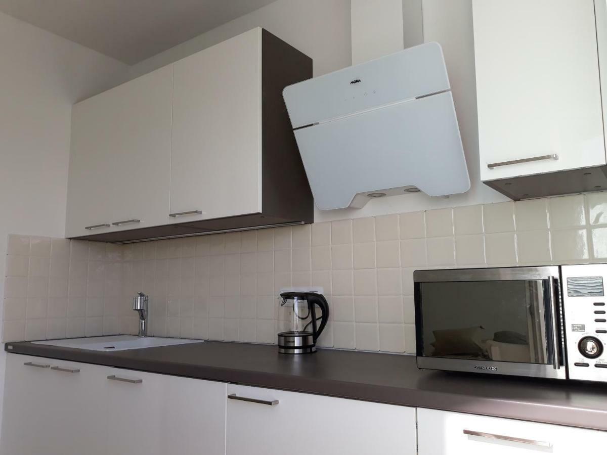 Cool Studio Apartment Praha Bagian luar foto