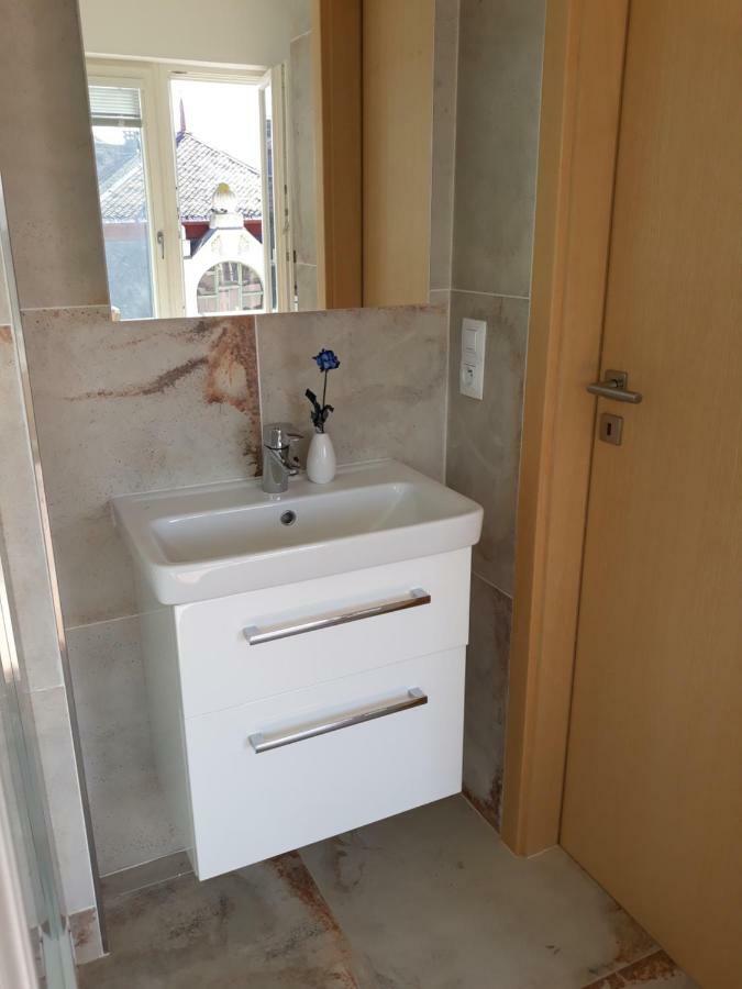 Cool Studio Apartment Praha Bagian luar foto
