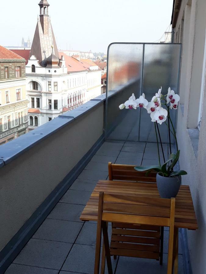 Cool Studio Apartment Praha Bagian luar foto