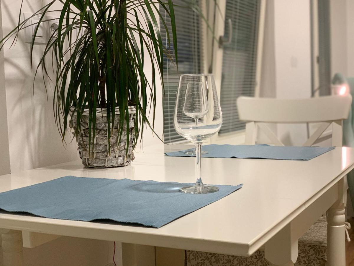 Cool Studio Apartment Praha Bagian luar foto