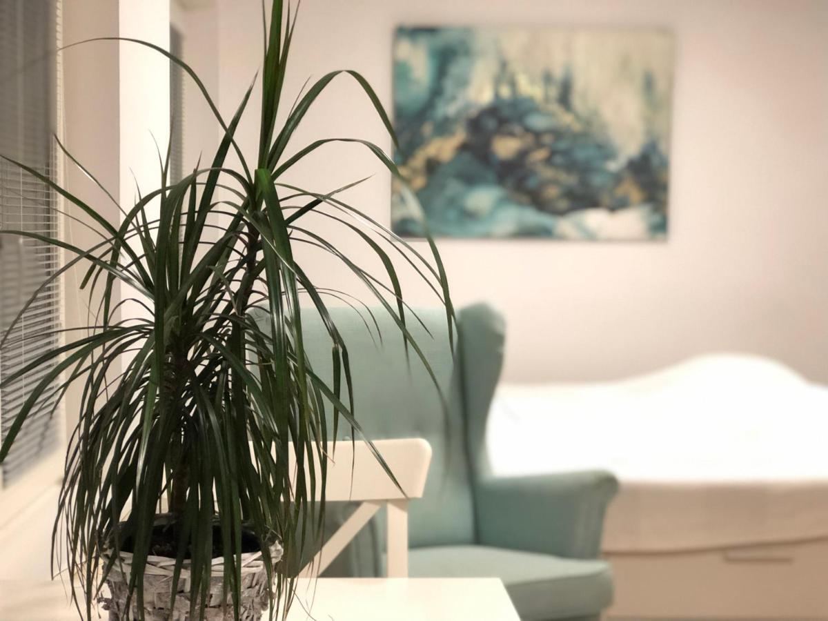 Cool Studio Apartment Praha Bagian luar foto